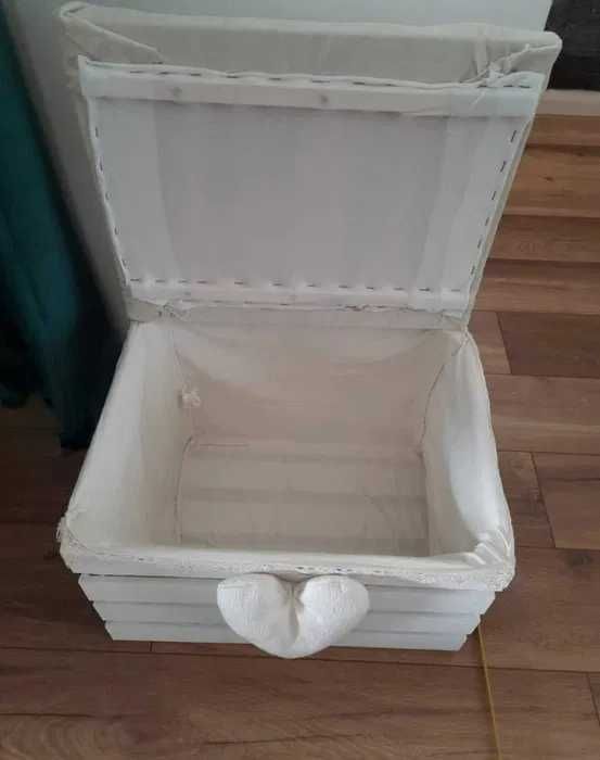 Puf siedzisko ze skrzynki biało kremowe duże HANDMADE