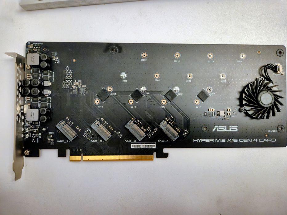 Asus Karta Hyper M.2x16 4 generacji (PCle 4.0/3.0)
