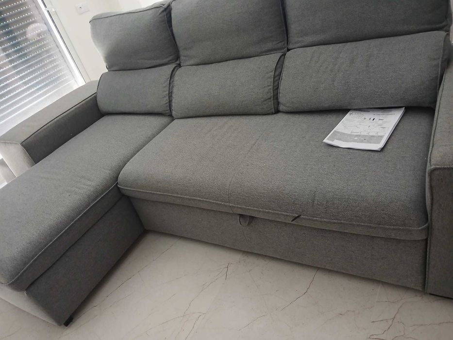 Vendo sofá/ cama com chaise longue.