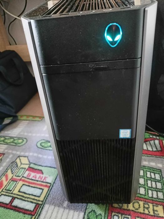 Alienware Aurora R8 - Dell / RTX 2070 8GB / 16GB RAM DDR4 / 468GB SSD / WiFi / Bluetooth