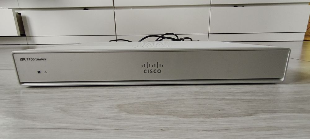 Router CISCO MODEL C1111-8P