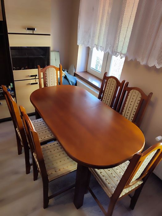 Stół z 6 krzeslami