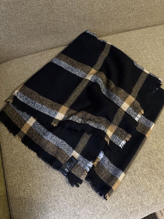 Теплий чорний обʼємний шарф-плед в клітинку hm