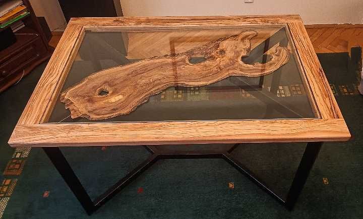 Stół z drewna oliwnego