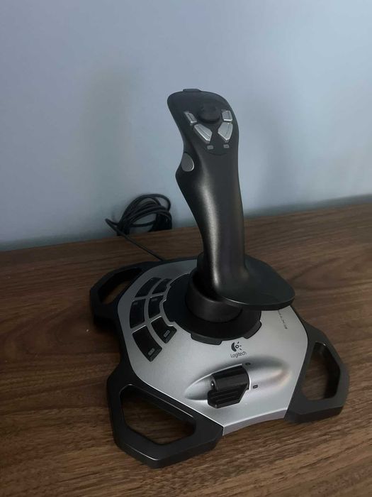 Joystick Logitech Extreme 3D Pro – Flight Simulator / PC