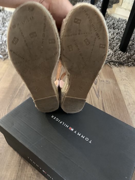 Sabdalias tommy hilfiger usadas 1 vez