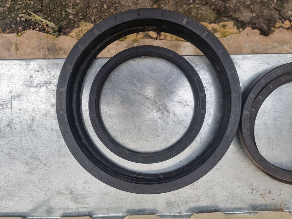 Сальник армированный с пружинкой