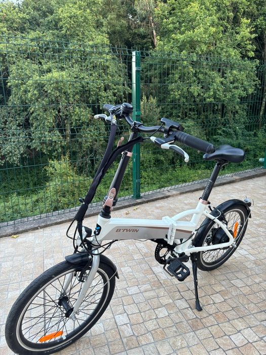 Bicicleta eléctrica nova com bateria danificada