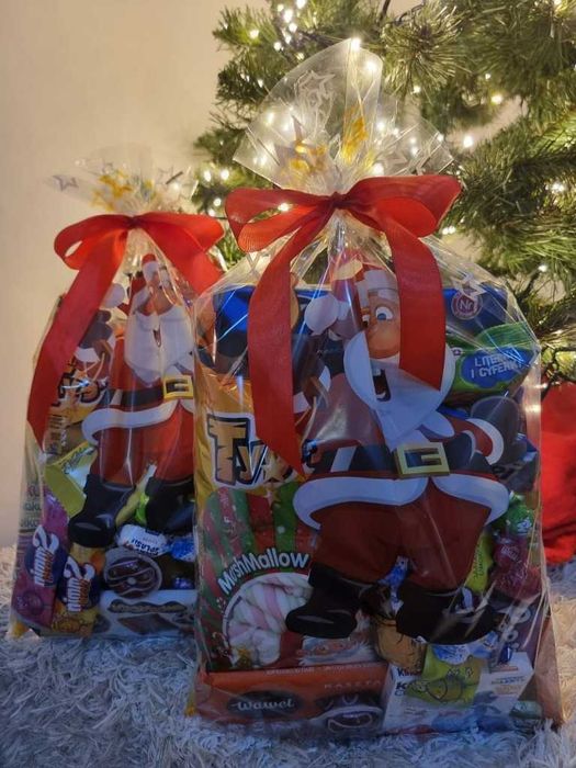 Paczki świąteczne/Mikołaja ze słodyczami i upominkiem, Dużo słodyczy