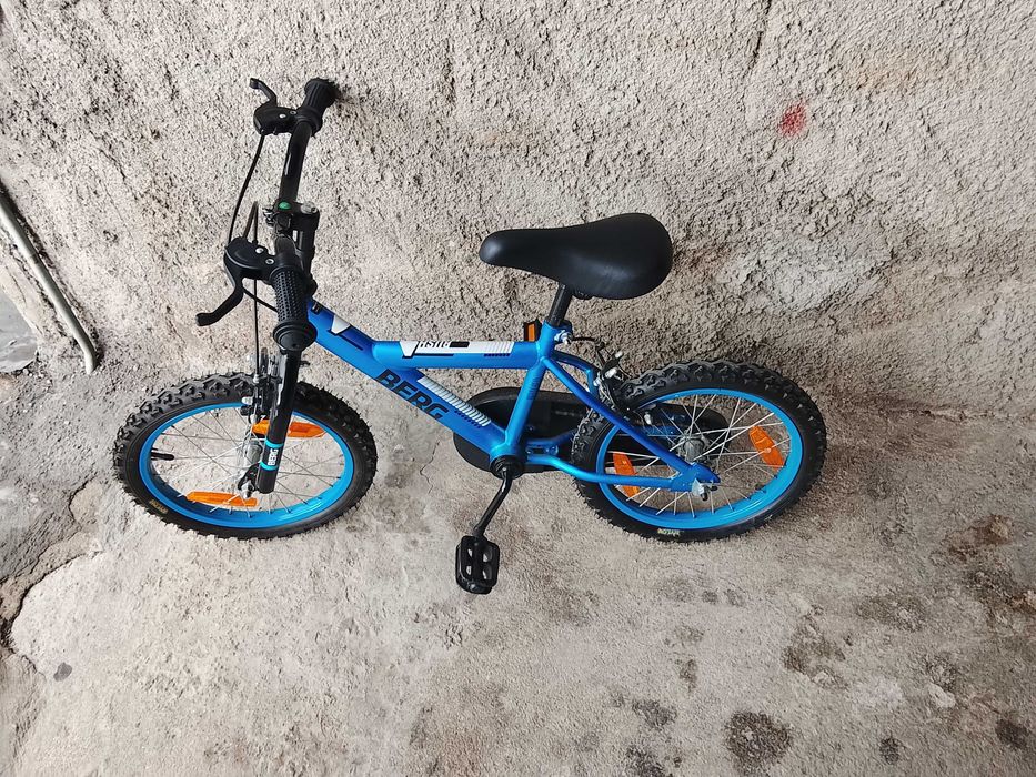 Bicicleta de criança, sapatilhas de criança