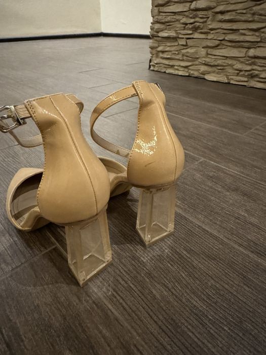 Туфлі bershka бежеві