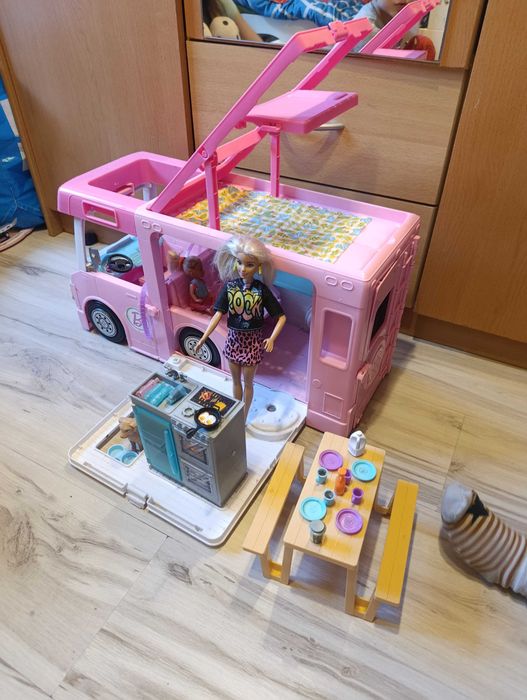 Camper Barbie z wyposażeniem