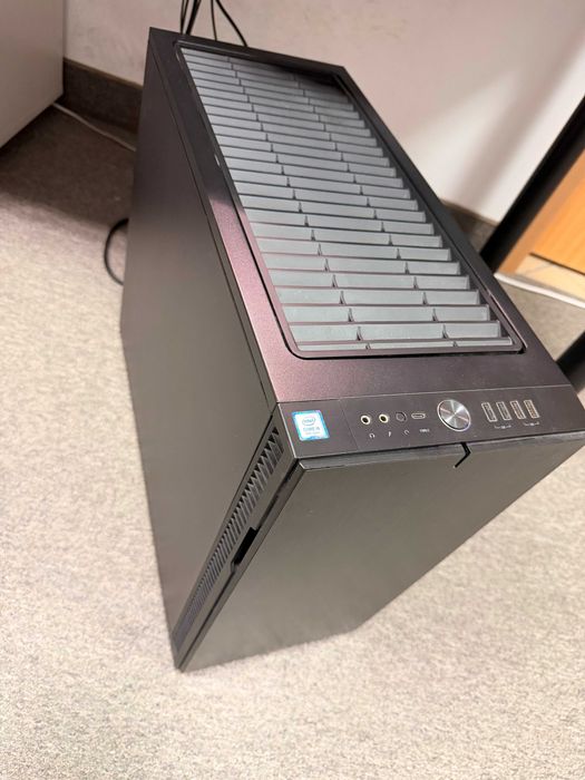 i9-9900k, 32 GB RAM, 256 GB NVME, chłodzenie wodne