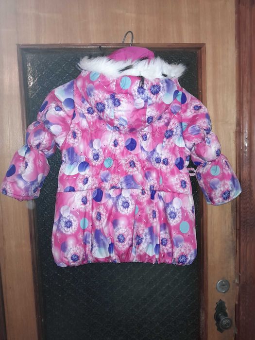 Куртка на дівчинку