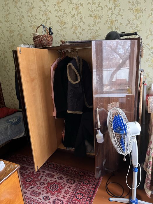 шкаф,кресла,диван,тумбочки