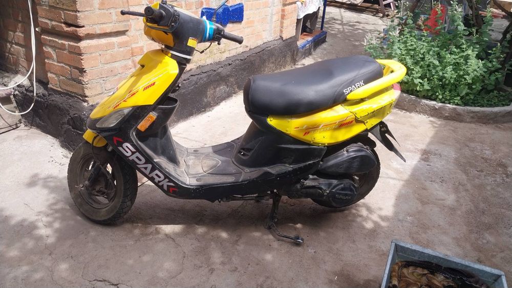Скутер SPARK 125