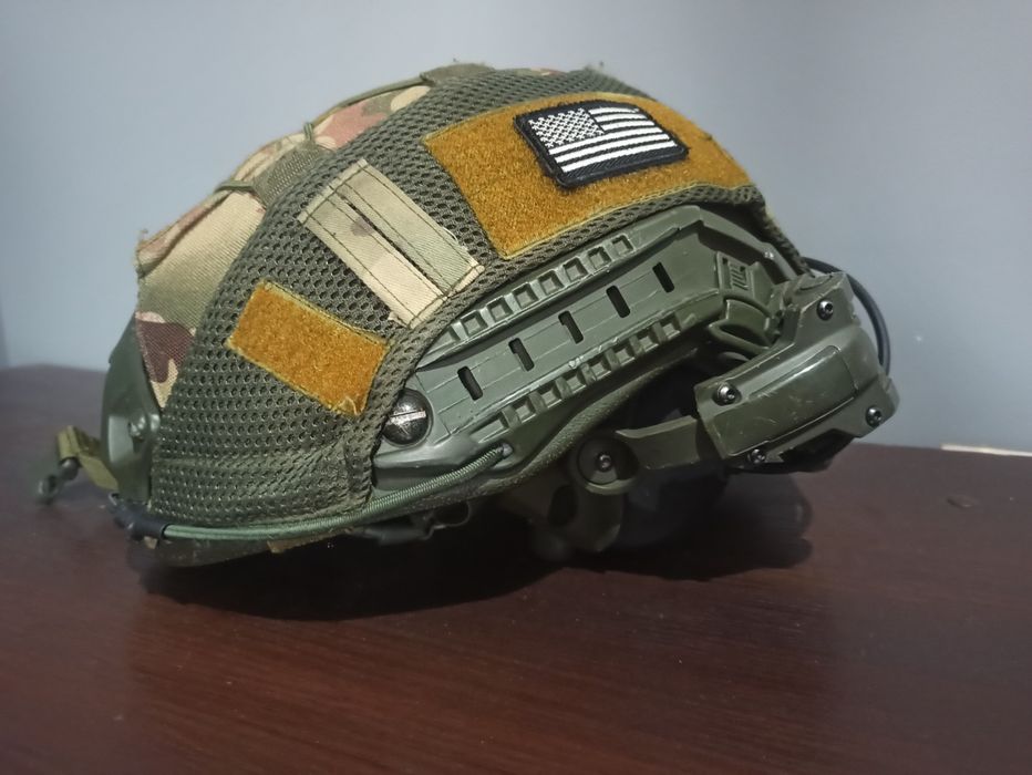 Комплект шолом, навушники та кавер