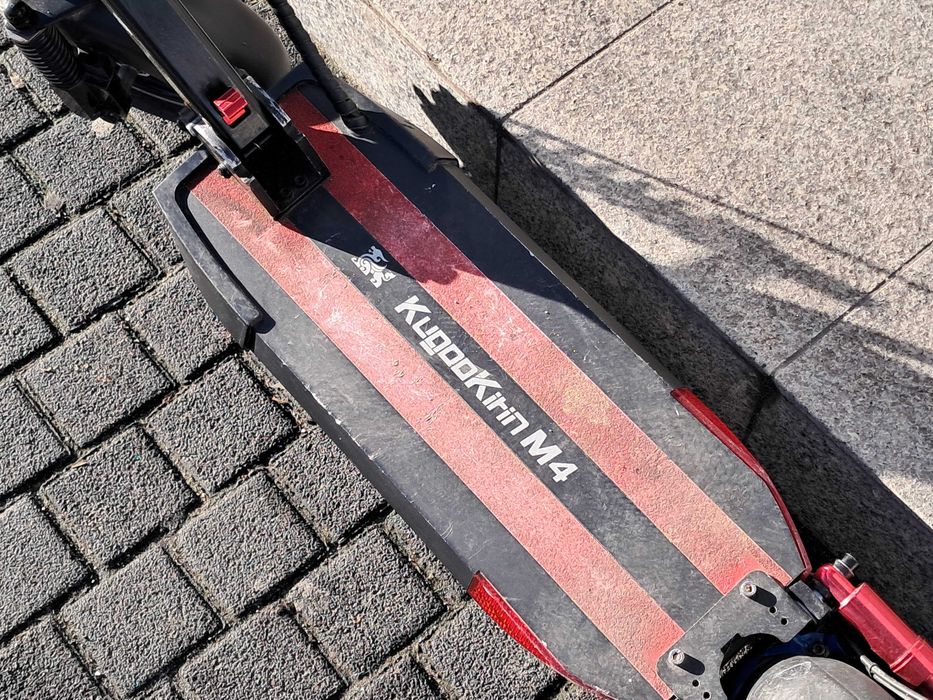 Hulajnoga elektryczna KUGOO KIRIN M4 + Ładowarka