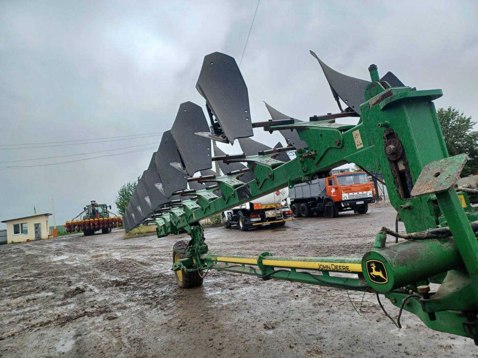 Продам плуг John Deer 8-F ( 8 корпусний ) / БУ / Гарний стан