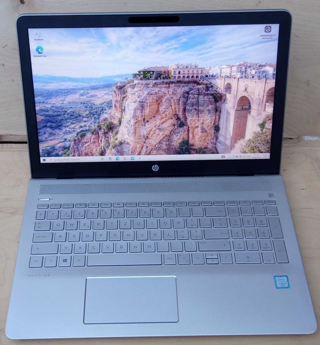 ноутбук HP Pavilion 15-cc577nz / Core i7-7500U / 16GB DDR4 / SSD 256GB + HDD 1TB / IPS Full HD