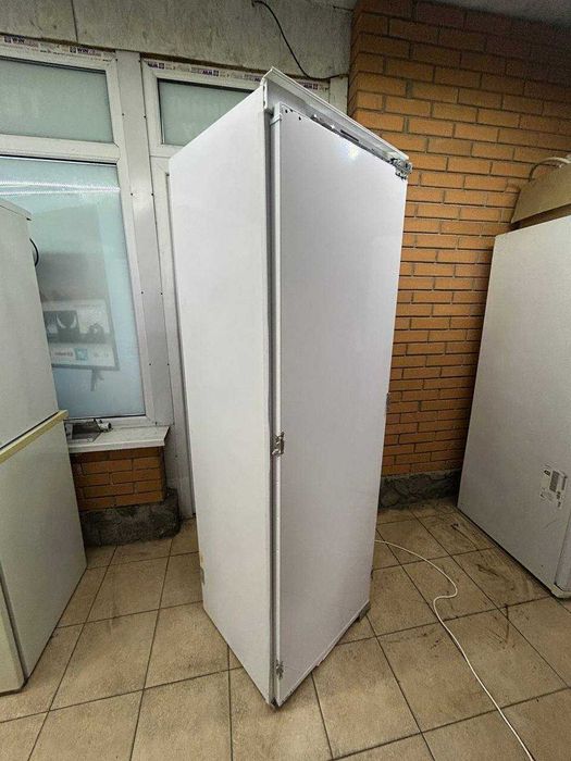 Вбудована преміальна морозильна камера
mod. FNS 37492  з Німечинни Б\В