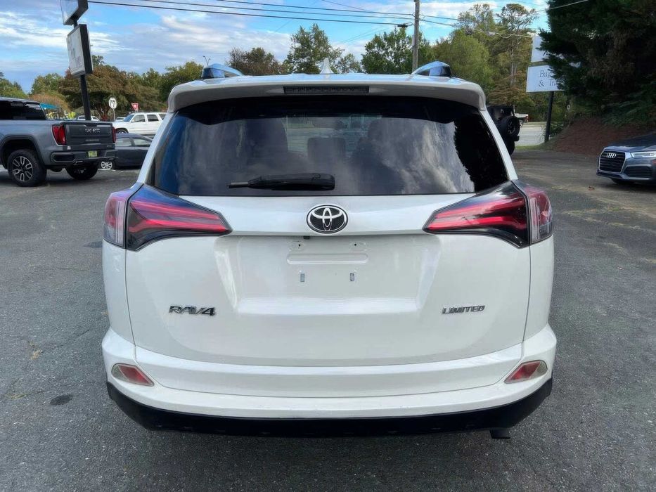 Toyota RAV4 Limited      2018