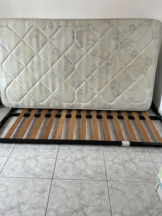 Estrado solteiro + colchão