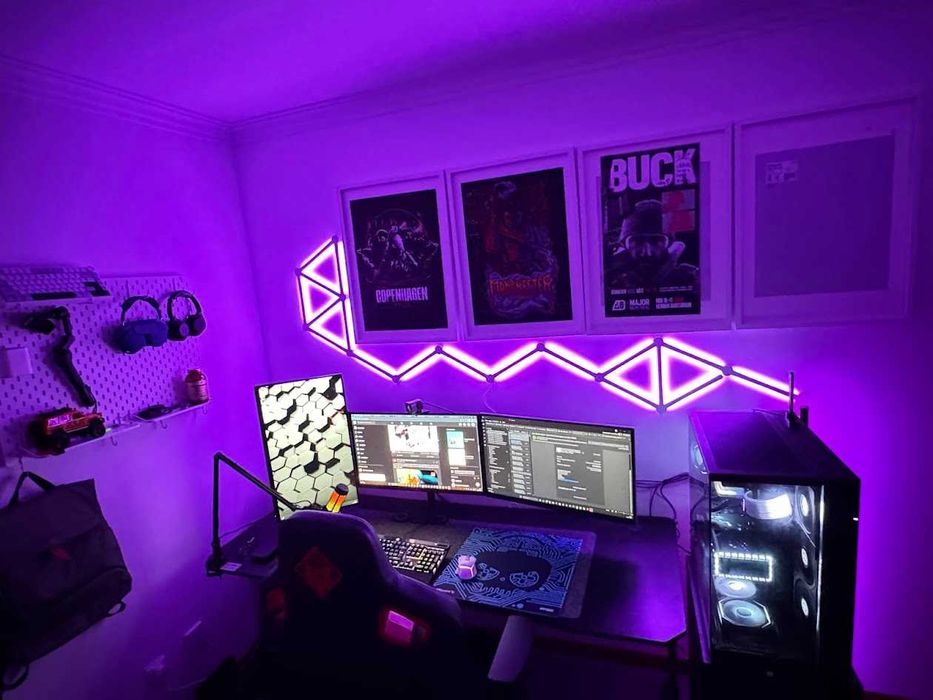 Mesa Gamer Devoko 180 x 60 cm, em Fibra de Carbono, Ergonômica, com Mousepad, Ganchos para Fone de Ouvido e Suporte para Copo d'Água Pouco Usada