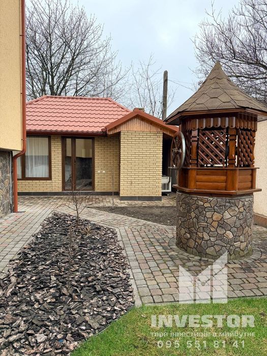 Продаж елітного будинку в класичному стилі передмістя Чернівців, 2хв до ТЦ Депот