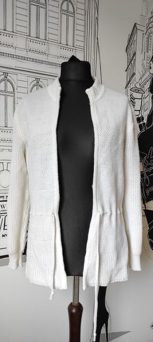 Damski biały sweter kardigan blezer jesien