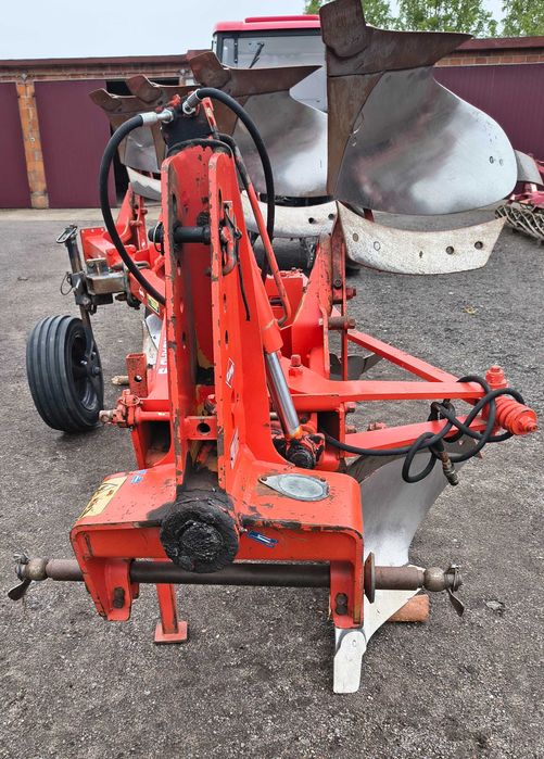 Pług obrotowy KUHN