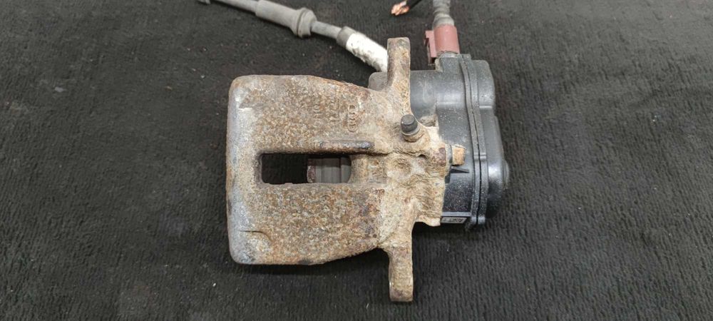 Audi A4 B8 Kombi Avant Zacisk Hamulcowy Elektryczny Prawy Tylny PT