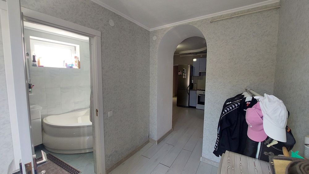 Продам 2-кімнатну квартиру. Вул.Коцюбинського,50.