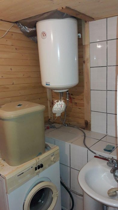 Продам будинок зі всіма комунікаціями, піччю і укриттям над Канівським