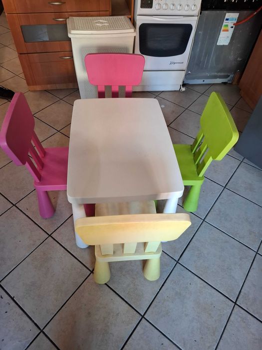 Dziecięcy Stolik+ 4 krzesełka ikea