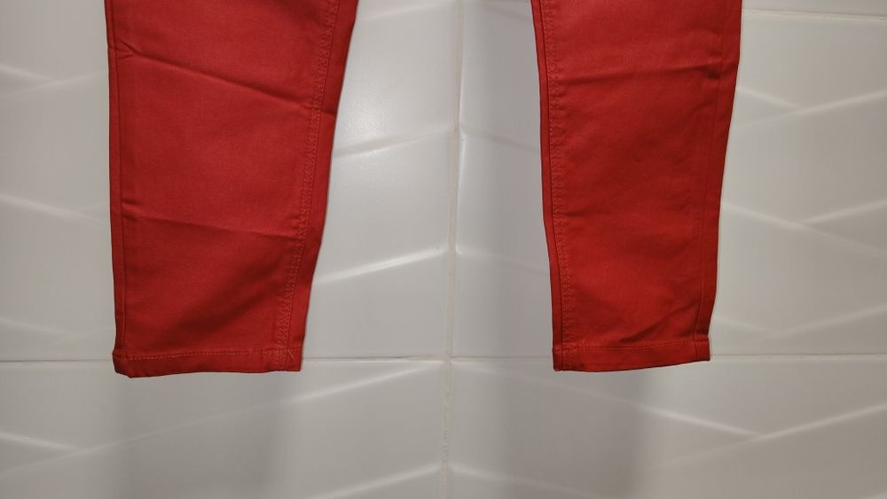 Spodnie Chloe r. 14R pas 76 cm woskowane czerwone