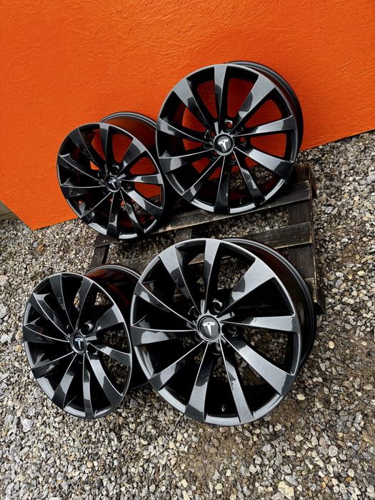 Диски R18 5.114,3 ET35 тесла 3 киа хундай мазла тойота ниссан