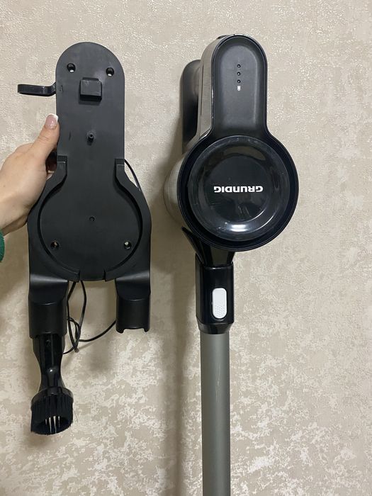 Акумуляторний пилосос пылесос Grundig