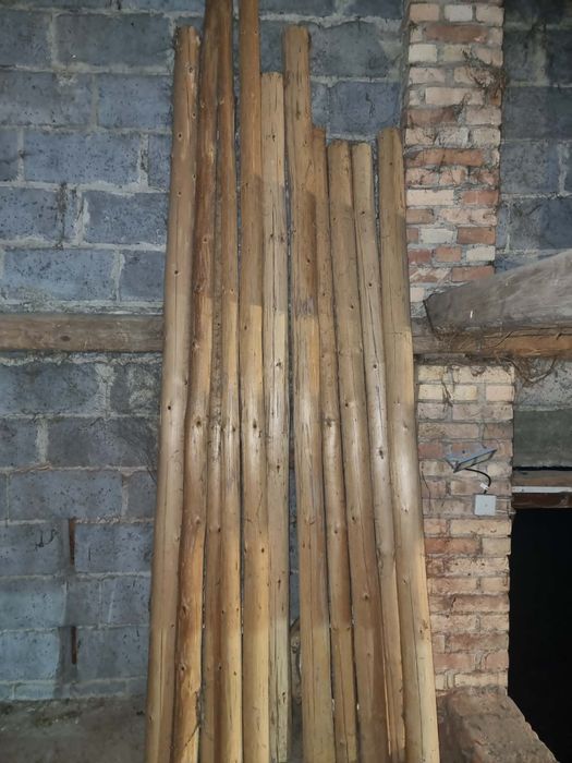 Materiał, słupki, kołki, huśtawka