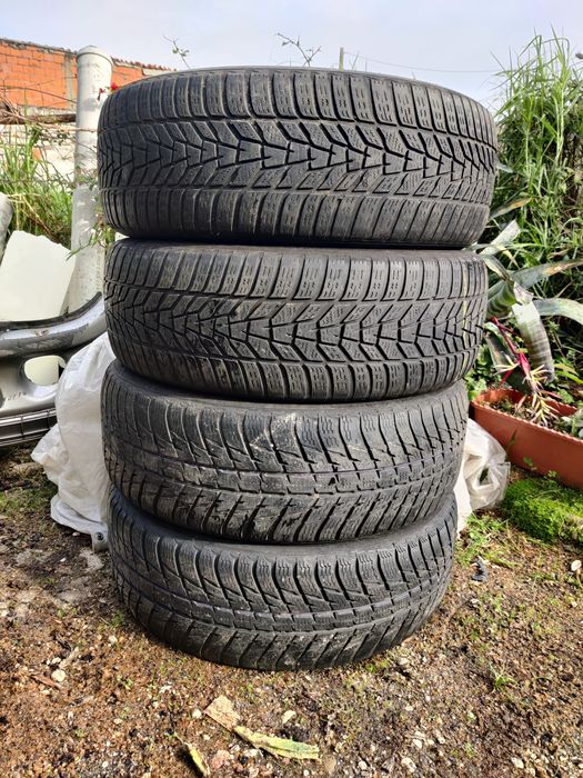 >   Pneus 235/60/18