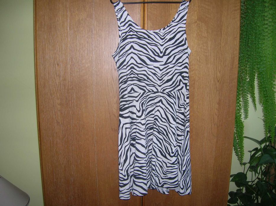 Spodnie w kwiatki nogawki na dole z  gumkami-joggersy-158-H&M-NOWE