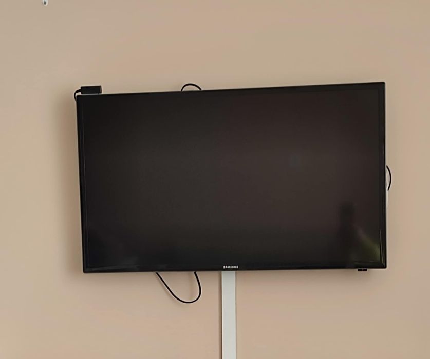 Telewizor Samsung 32 całe + przystawka  dvbt 2