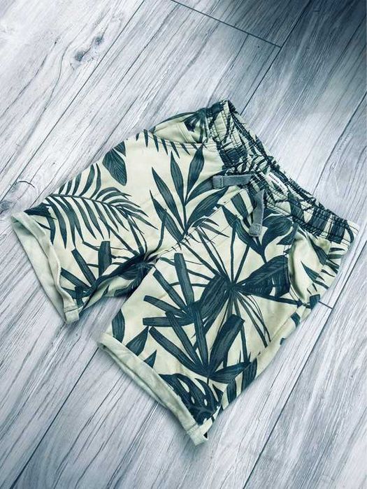 Fajne wygodne wakacyjne spodenki boho w liście palmy 146