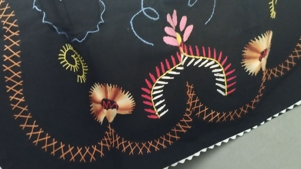 Avental bordado à mão Novo