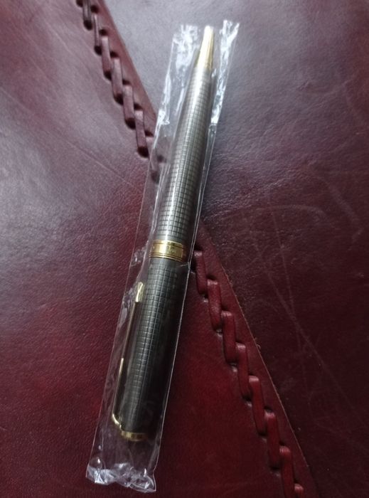 Шариковая ручка Паркер Sonnet Ciselle Gray