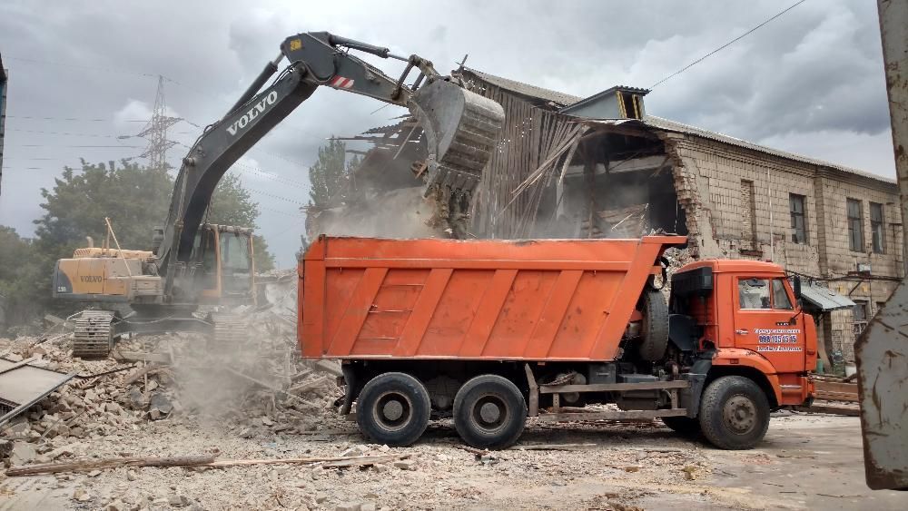 Вывоз строительного мусора, расчистка участка