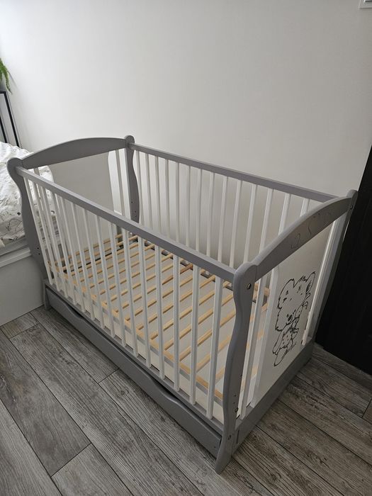 Łóżko dziecięce 120x60 drewniane 2w1 z szufladą i barierką.