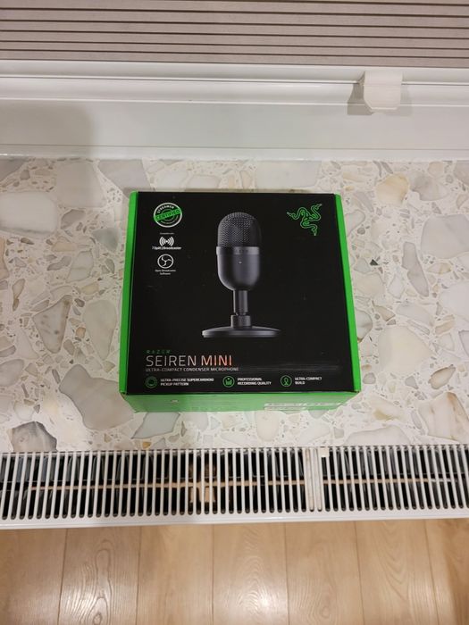 Mikrofon Razer Seiren Mini ze statywem, koszykiem i gąbką