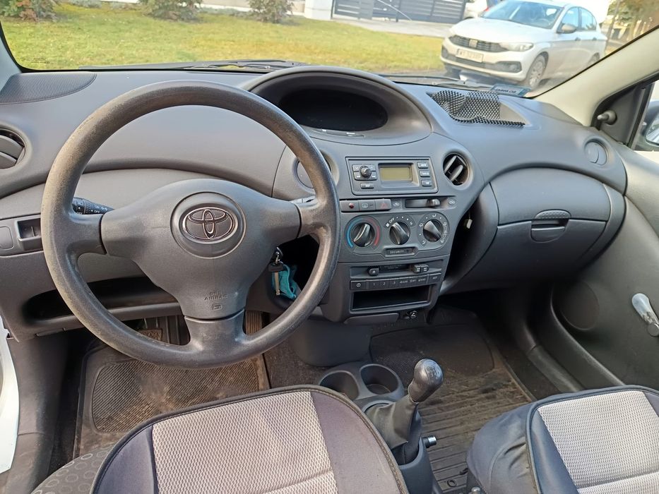 Toyota Yaris 1.0 salon Polska