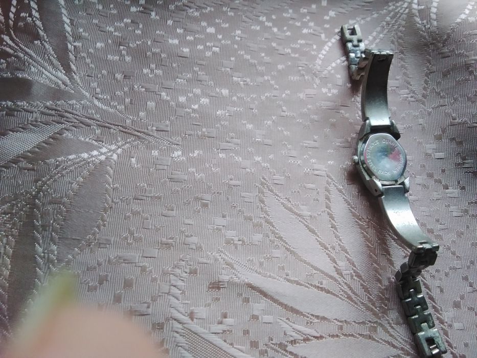 Часы   кварцевые.  . ELITE    и  ..  IK .